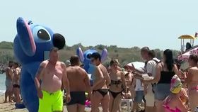 VIDEO Stațiuni aglomerate, indiferent de prețuri. Oamenii și-au petrecut zilele libere pe litoral